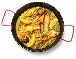 Paella valenciana con los ingredientes originales: arroz valenciano, conejo, pato, pollo, judías y caracoles y el gusto de azafrán. (Foto suministrada)