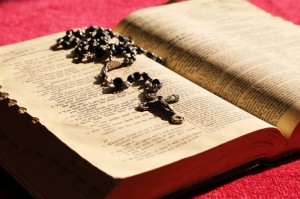 Biblia y Rosario